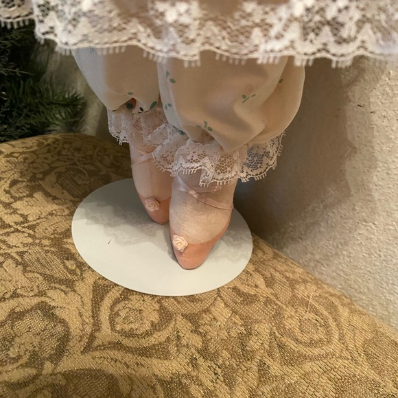 Ballerina Rabbit with Stand - Picture 4 of 11